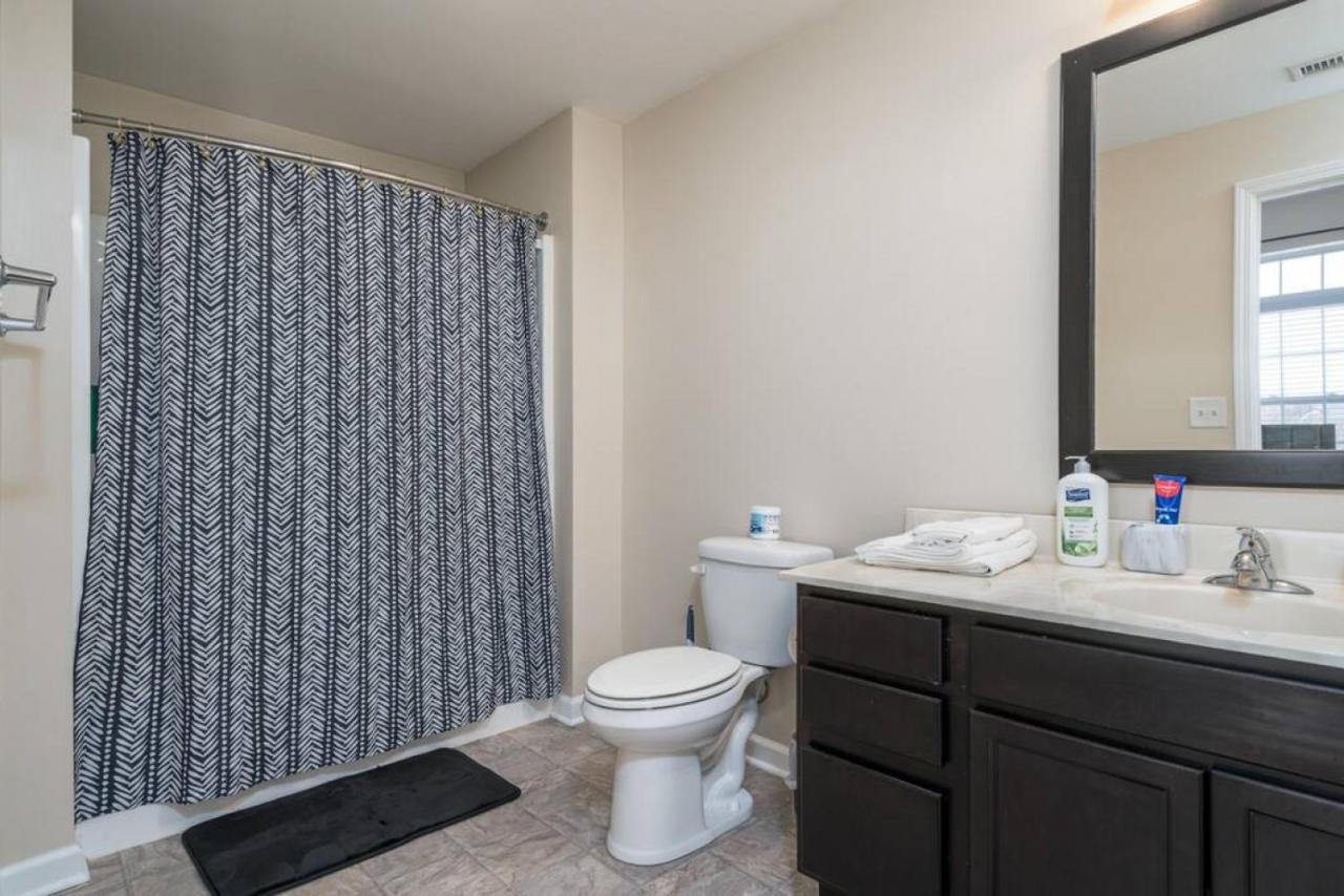 Downtown Indy Private Bedroom - Shared Индианаполис Экстерьер фото